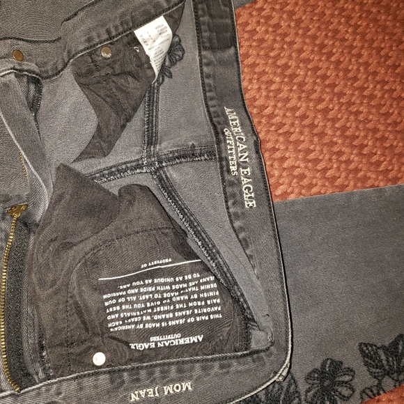 AEO Floral Mom Jeans - Picture 5 of 7